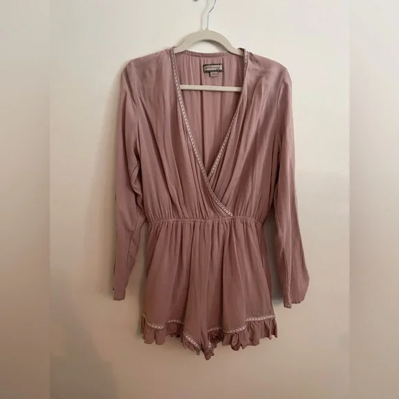Ruffled long sleeve romper - Picture 1 of 2